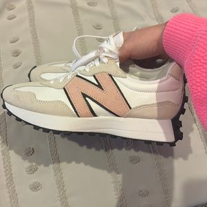 New Balance 327 women size 9